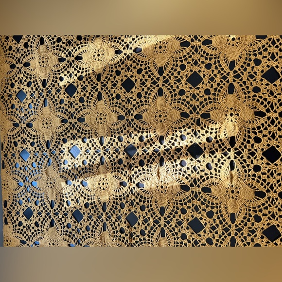 The handmade lace tablecloth, Rectangular brown, Handmade; 56,7 x 38.7 inches - Picture 7 of 8